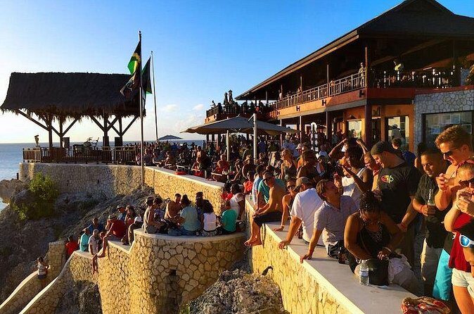 Negril 7 Miles Beach, Ricks Cafe and Shopping - What’s Included and What to Budget For