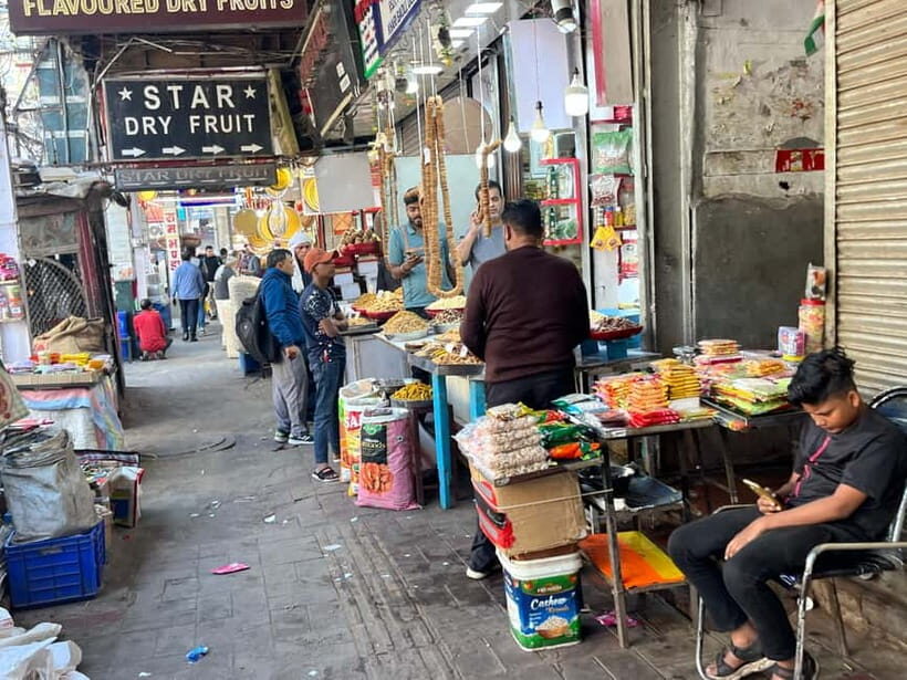 New Delhi: Akshardham Temple Tour with Water and Light Show - Experiencing the Darshan Exhibits