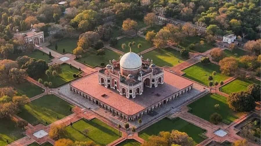 New Delhi: Full-Day Sightseeing Trip with Akshardham Temple - Midday: Exploring Modern and Traditional