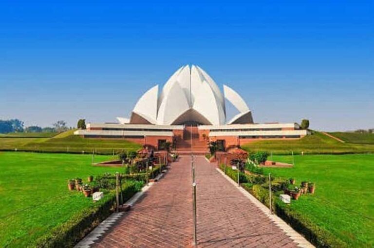 New Delhi: Lotus Temple Guided Tour with Hotel Pickup - The Guided Tour Experience