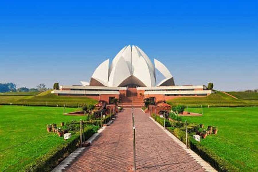 New Delhi: Lotus Temple Guided Tour with Hotel Pickup - The Guided Tour Experience