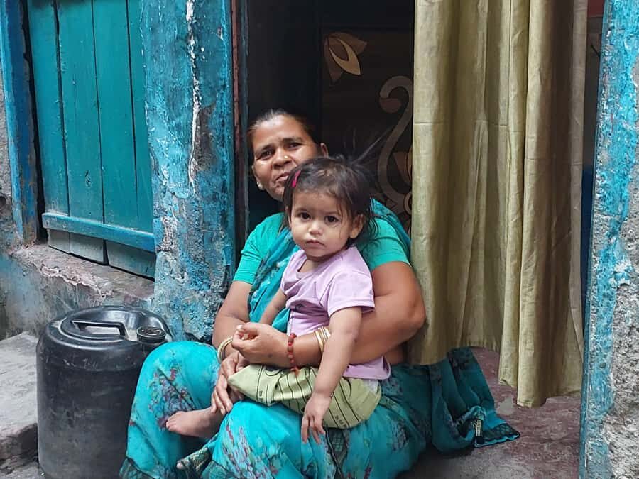 New Delhi: Sanjay Colony Slum & Old Delhi Street Food Tour - Transportation and Group Dynamics