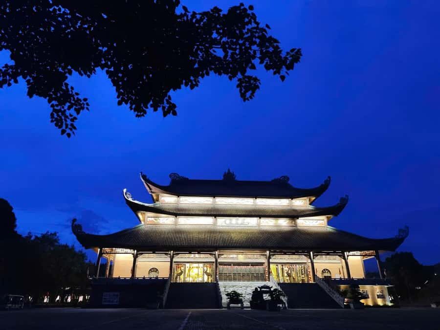 Ninh Binh: Bai Dinh Pagoda Night Tour with Dinner - In-Depth: The Itinerary Breakdown