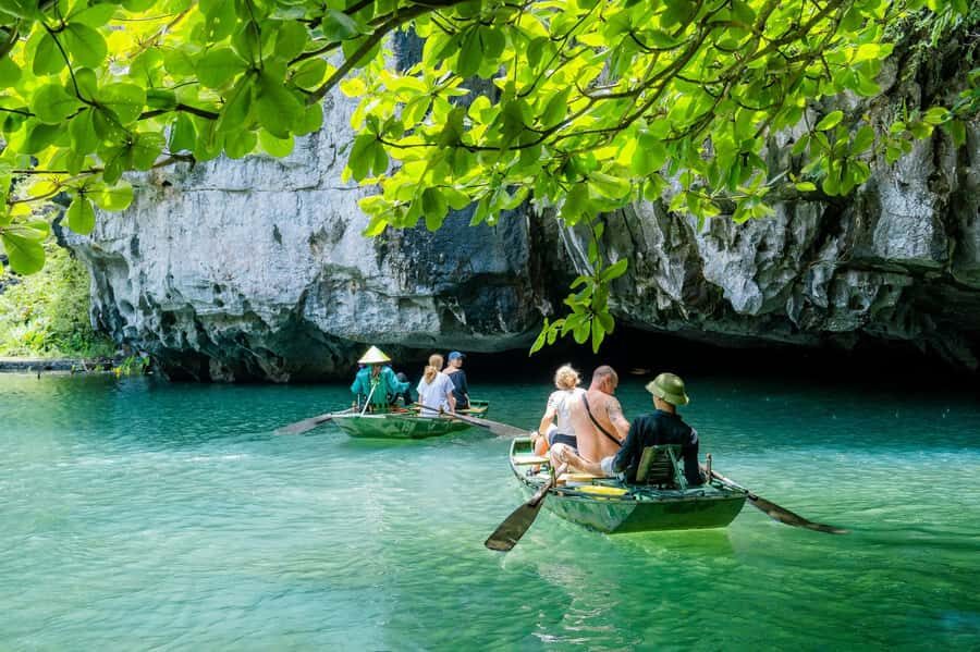 Ninh Binh Day Luxury Trip with Boat Ride and Temple/Pagoda - What Sets This Tour Apart?