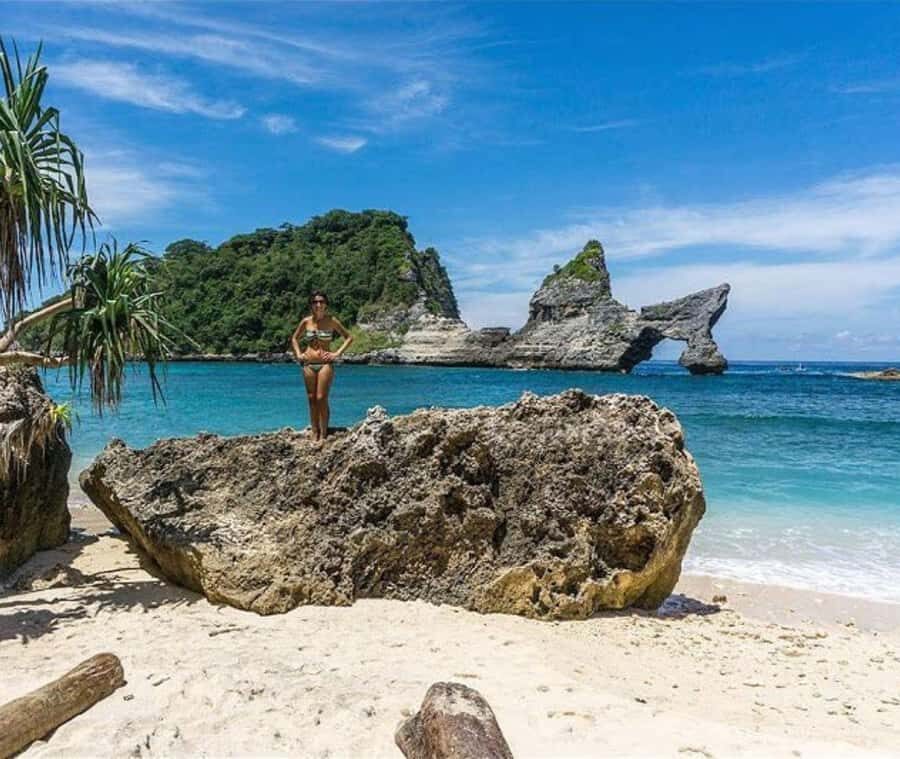 Nusa Penida: East Land Tour with Cave Temple & Beaches - What Makes This Tour Stand Out?