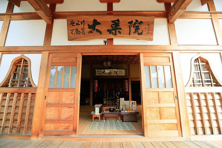 Odawara: Zen Calligraphy Experience at a Temple - Practical Details and Tips