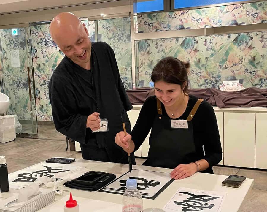 Osaka: Calligraphy Workshop with Tea and Sweets - Discovering Japanese Calligraphy in Osaka