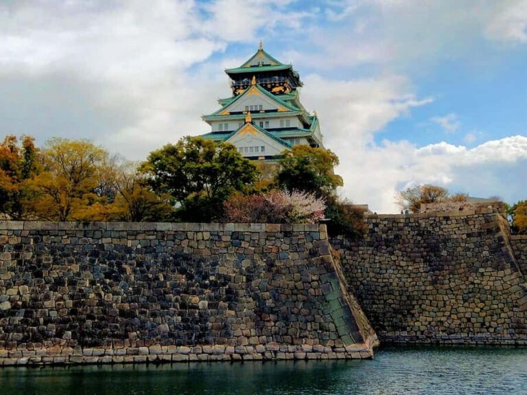 Osaka Castle Hidden Gem Walk Tour + Multilingual Audio Guide - Practical Details and Tips