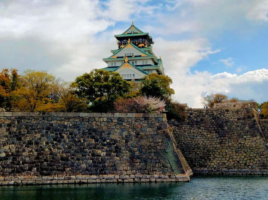Osaka Castle Hidden Gem Walk Tour + Multilingual Audio Guide - Practical Details and Tips