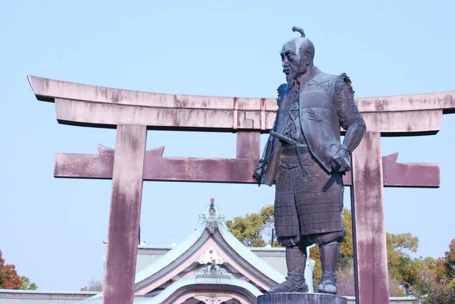 Osaka: Explore Osaka Castle Guided Tour - Discovering Osaka Castle with a Local Expert