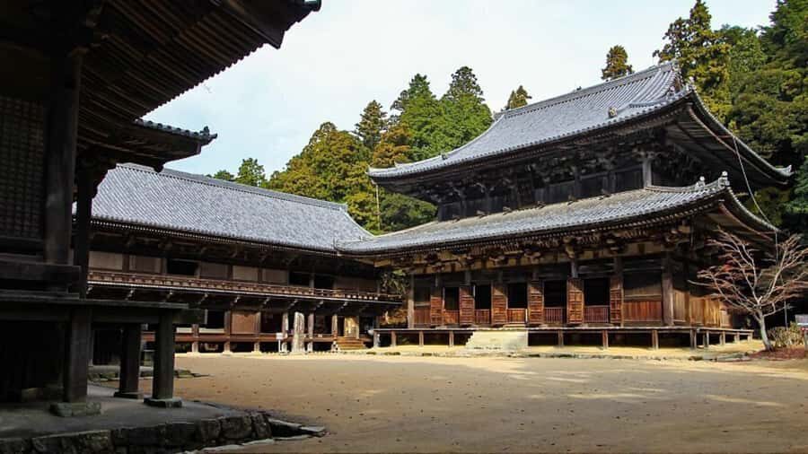Osaka: Mount Koya & Nachi Waterfalls Day Trip with Guide - Exploring the Itinerary in Detail  