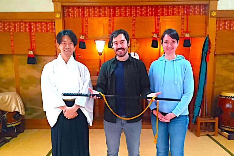 Osaka: Samurai Sword Experience at Historic Kzu Shrine - Who Should Book This Experience?
