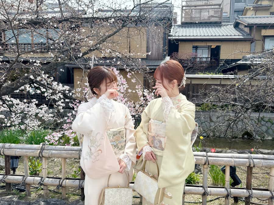 Osaka:Family-Friendly Kimono & Yukata Experience at WARGO - Variety of Kimono and Yukata Choices