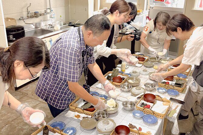 Otaru Merchant Spirit Onigiri Class with a Seafood Expert - Authenticity and Value