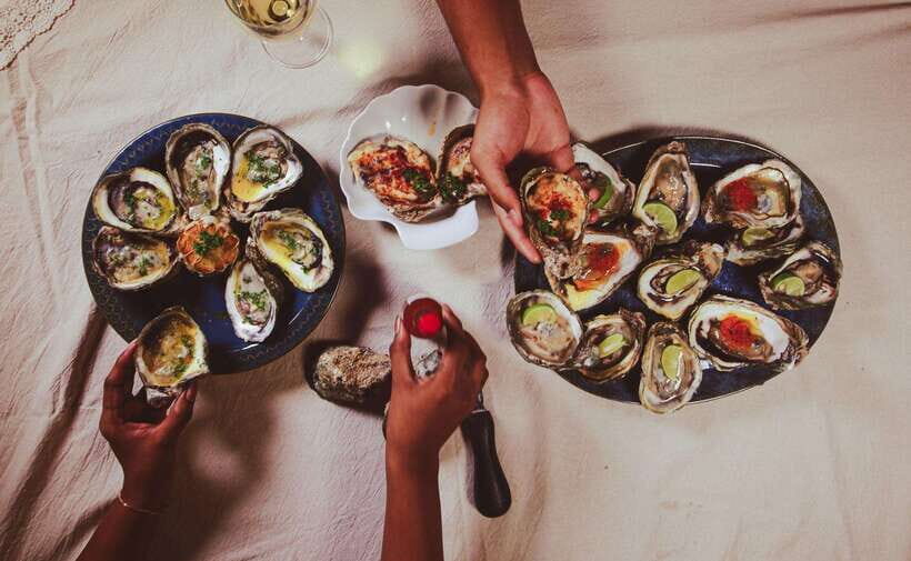 Oyster Platter With Wine By Unawatuna Beach - An Authentic Beachfront Dining Experience in Unawatuna