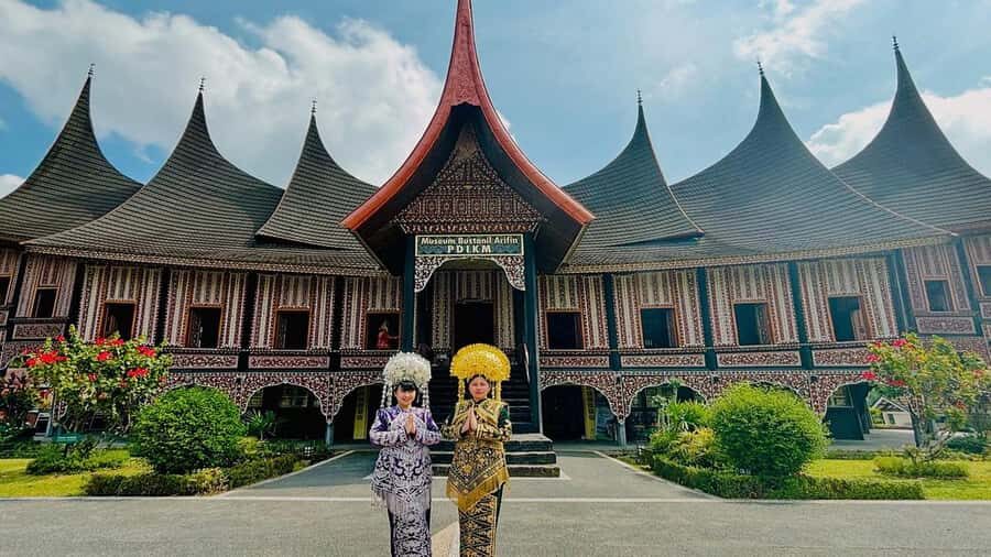 Padang: 3-Day Bukittinggi Tour with Meals and Hotel - What Sets This Tour Apart: Experience & Value