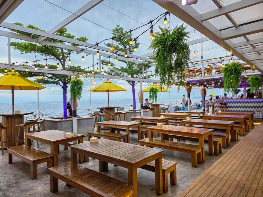 Pattaya: Floating Cafe & Optional Squid Fishing - The Experience Step-by-Step