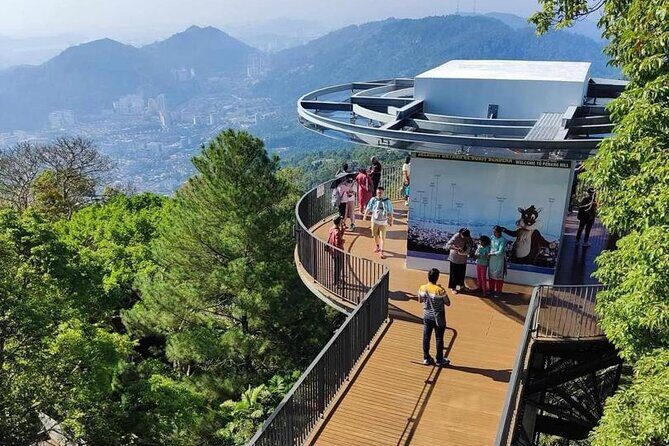 Penang Private Tour with Hill, Temple and Heritage Experience - How the tour begins: Pick-up and transportation