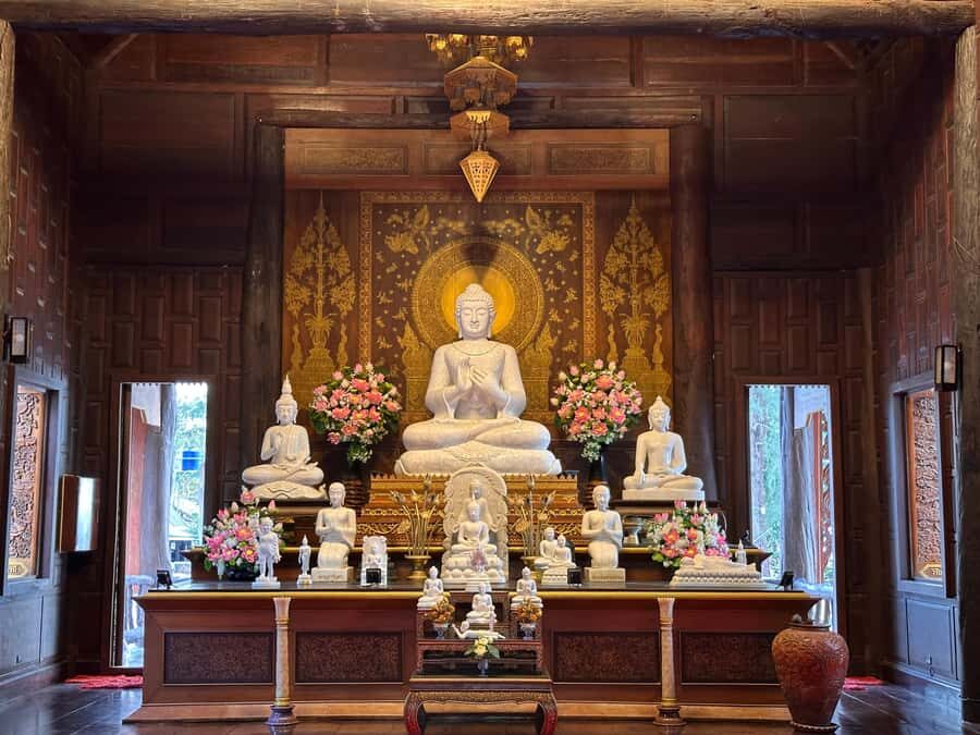 Phang Nga: Long Lae Market and Wat Tha Sai Temple Tour - What to Expect During the Tour