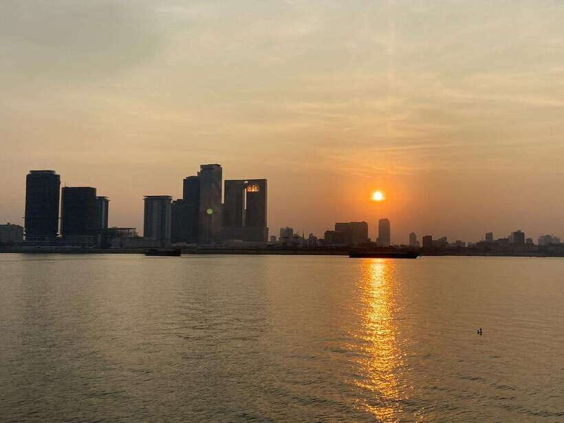 Phnom Penh: Mekong River Sunset Cruise with free flow drink - The Experience in Detail: Pros and Cons