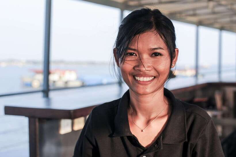 Phnom Penh: Mekong Sunset Dinner Cruise with Live Music - The Itinerary and Experience Breakdown