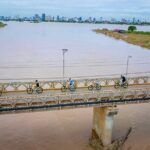 Phnom Penh to Silk Island Sunset Bike Tour/ E-Bike or Tuk Tuk - Authentic Encounters and Review Insights