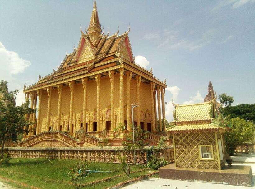 Phnom Penh: Udong Hill, Long Vek, and Phnom Reap Day Tour - Discovering the Twin Hills of Phnom Reap and Udong
