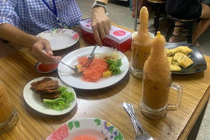 Phuket 10+ Tastings Food Tour & Charming Old Town - Why It Works for Different Travelers