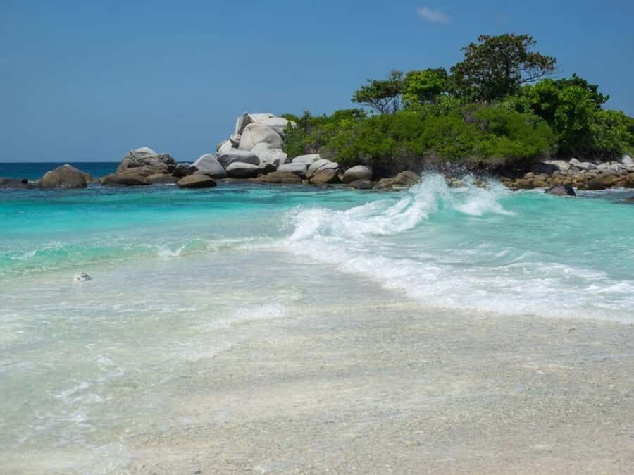 Phuket: Coral and Racha Island Yacht Tour with Lunch - Why This Tour Works for Different Travelers