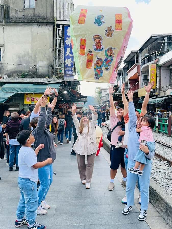 Pingxi: Sky Lantern Experience with Stickers - The Meeting Point and Logistics