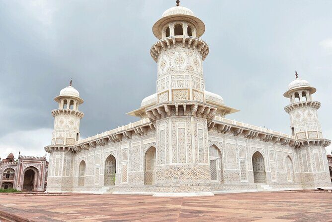 Private Agra and Taj Mahal Tour from Delhi with Breakfast - What Makes This Tour Stand Out?