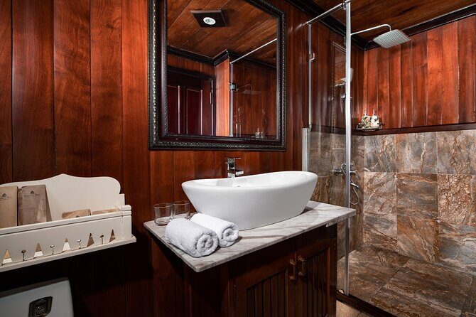 Private cruise 3 Days 2 Nights Tour Experience - Day 1: Setting Sail into the Majestic Bay