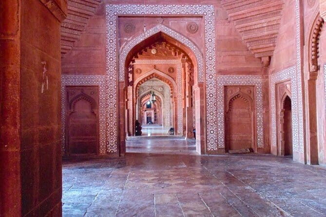 Private Taj Mahal Tour from Delhi by Gatimaan Express - The Journey to Agra: Seamless and Scenic