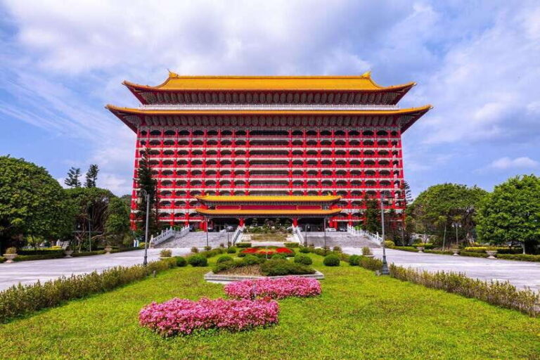 Private Tour: Classic Taipei Timeless Treasures Tour - How the Tour Works: Logistics & Experience