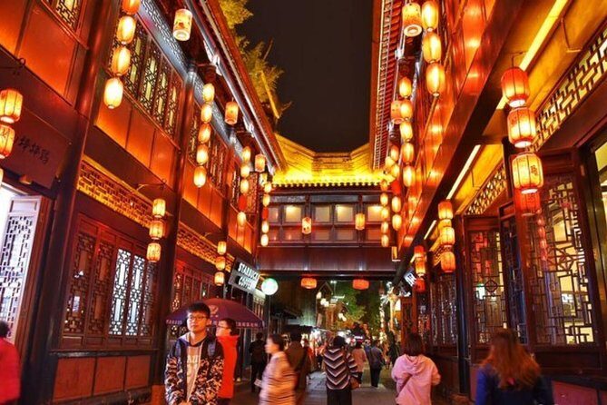 Private Tour of Chengdu's Top 3 Must-go Attractions w Photo Shoot - Exploring Jinli Pedestrian Street