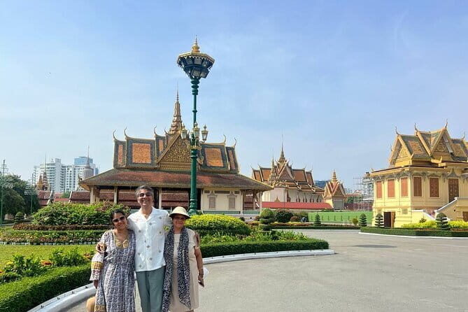 Private Tour: Phnom Penh City Tour with Mekong River Boat Trip - Iconic Landmarks & Cultural Symbols