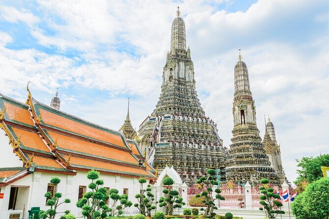 Private tour to Wat Pho,Wat Arun, Canal Tour,Flower Market - What Sets This Tour Apart?