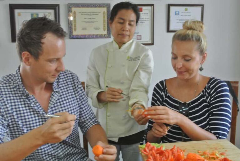 Professional 3-hour Thai Fruit and Vegetable Carving Class - The Atmosphere and Group Dynamics  