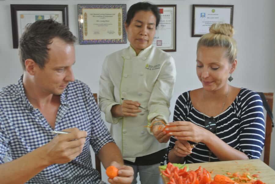 Professional 3-hour Thai Fruit and Vegetable Carving Class - The Atmosphere and Group Dynamics