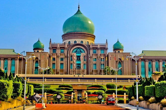 Putrajaya Boat Cruise, with Lunch, Prime Minister Office, Putra and Pink Mosques - The Highlights: What You’ll See and Do