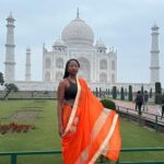 Rent a sari or kurta pajama for Taj Mahal visit & picture - The Photo Opportunity – What to Expect