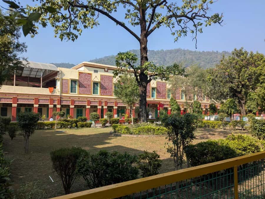 Rishikesh: Riverfront Walking Tour with Temples & Ashrams - Discovering Rishikesh’s Riverfront: What to Expect