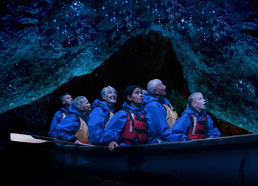 Rotorua: Evening Big Kanu Starlight Tour - A Close Look at the Rotorua Big Kanu Starlight Tour
