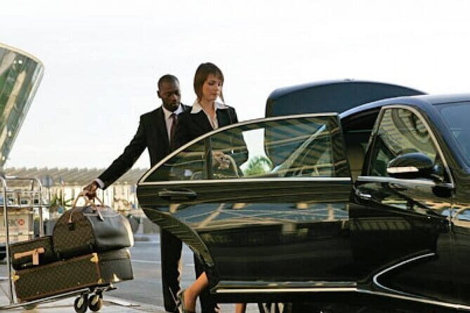 Round Trip Airport Transfer- From Delhi Airport to Hotel & Back to Delhi Airport - The Return Journey: Ending on a High Note