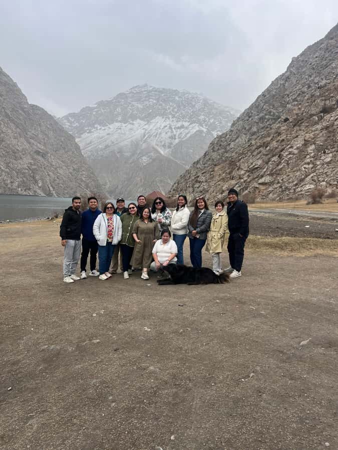 Samarkand: Tajikistan Day Trip with Seven Lakes & Guide - Transportation and Group Size