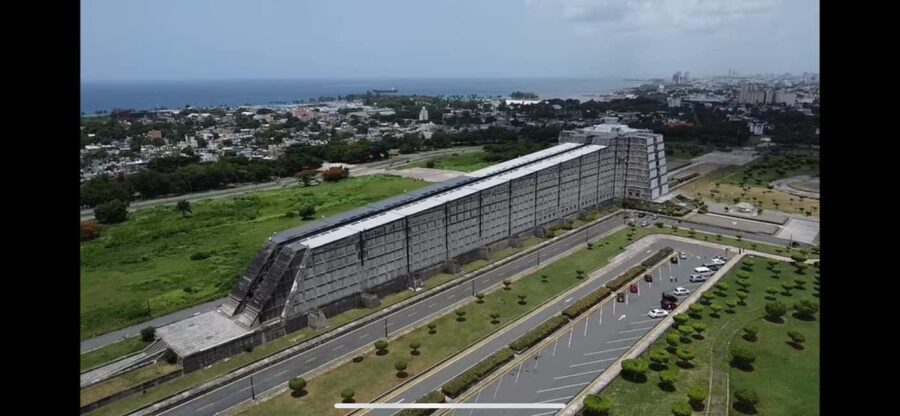 Santo Domingo: History, Culture, and Panoramic Views from the Columbus Lighthouse - The Indoor Experience: Mausoleum and Its Controversies