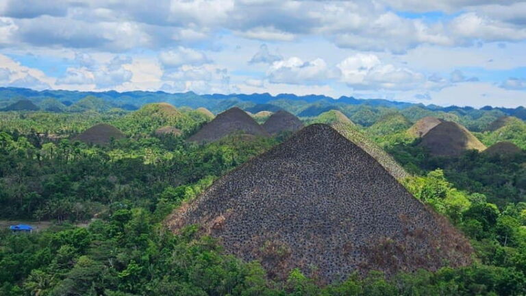Sardines, chocolate hills, tarsiers, ATV,floating restaurant - Evaluating the Value: Price and Inclusiveness