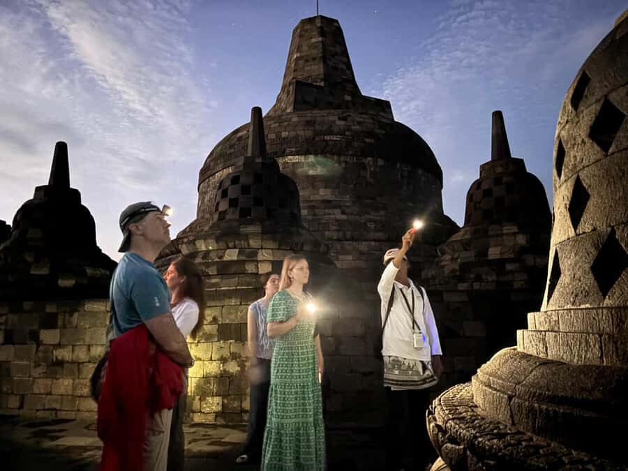 Semarang: Borobudur Private Day Tour Drop Off At Yogyakarta - Detailed Breakdown of the Experience