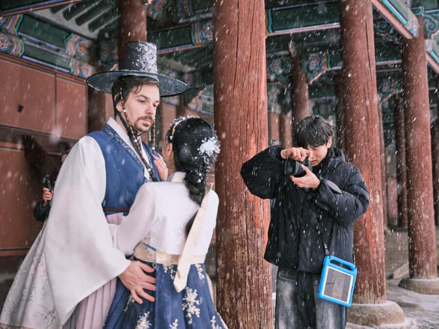 Seoul: Cinematic Hanbok Experience with Photos - What is the Seoul Cinematic Hanbok Experience?