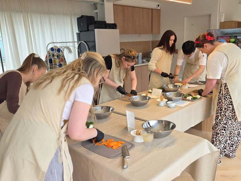 Seoul: Cooking Class and Tour with Michelin-Trained Chef - Why This Experience Works Well